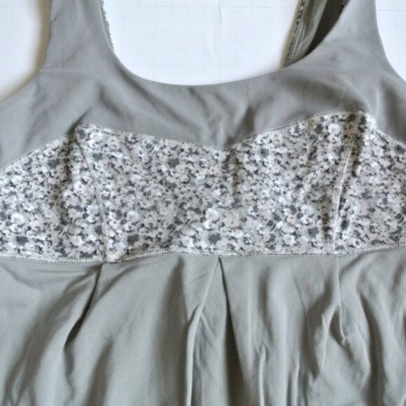 Lululemon Elevate Tank Petite Fleur Silver Spoon size 4‎ - Picture 7 of 8